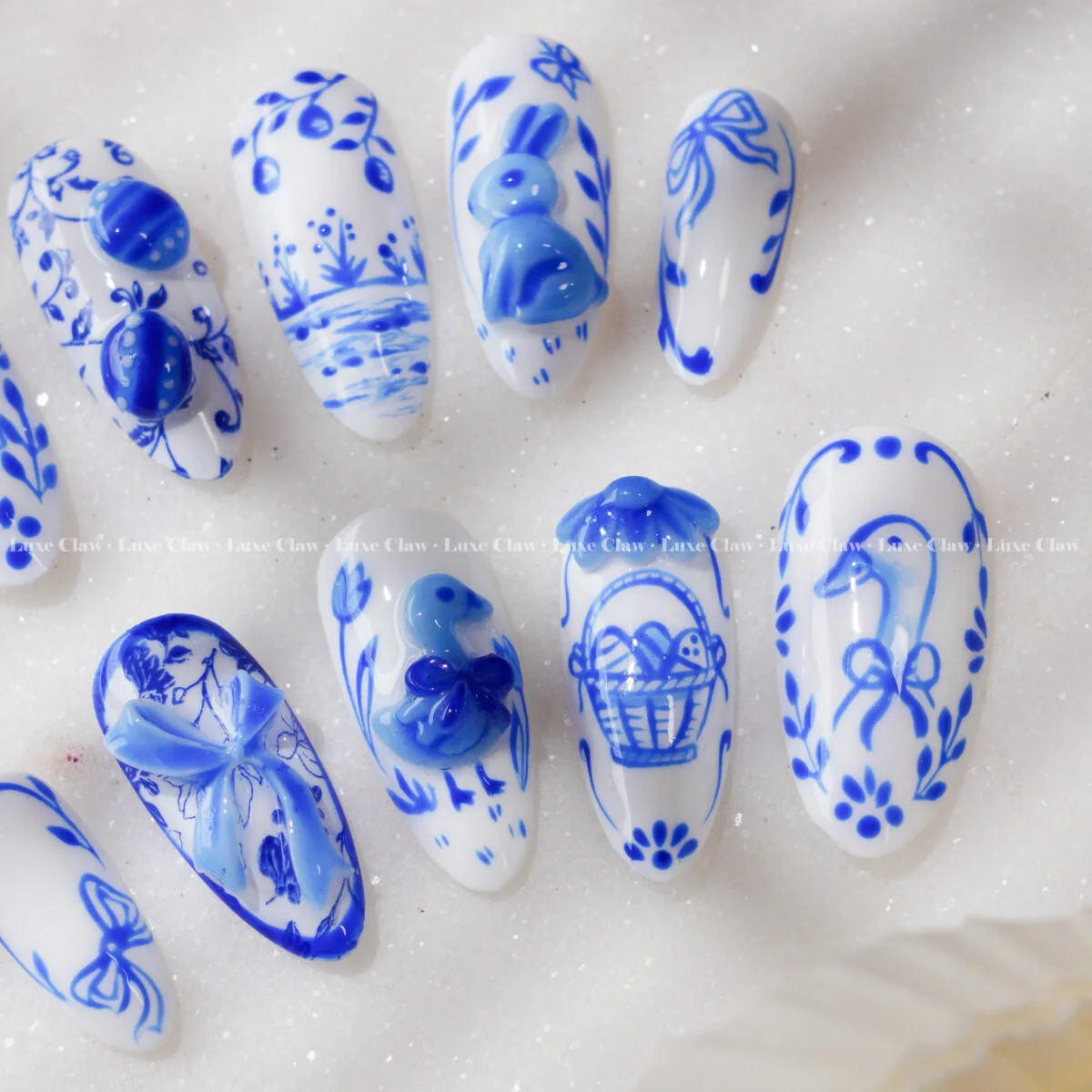 Lapin En Porcelaine Bleue – Image 3